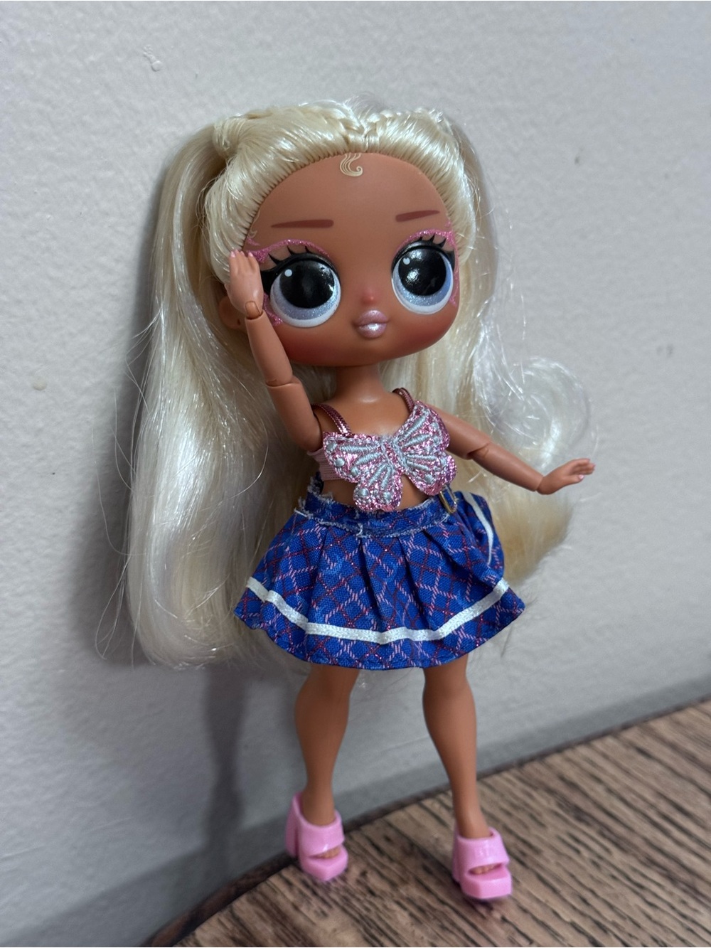LOL Surprise Blonde Fashion with Pink Glitter Top and Blue Skirt 7 in Doll